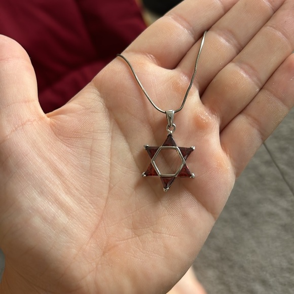Red Jewish star necklace - Picture 3 of 5